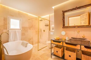 Hair dryer, towels - Ronda Oasis - Eight Bedroom Villa, Sleeps 16 (La Cimada)