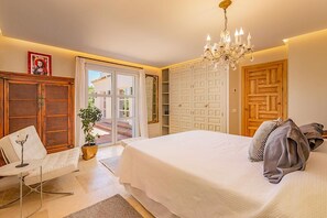 8 Schlafzimmer, Bügeleisen/Bügelbrett, Internetzugang, Bettwäsche