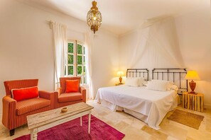 8 dormitorios, tabla de planchar con plancha, Internet y ropa de cama