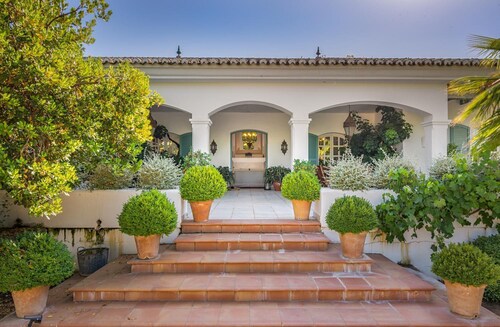 Ronda Oasis - Eight Bedroom Villa, Sleeps 16