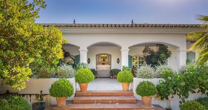 Ronda Oasis - Eight Bedroom Villa, Sleeps 16