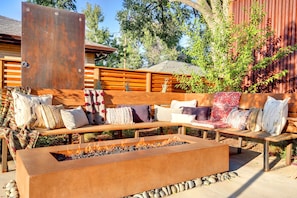 Property grounds - Stunning Repurposed Church, lofted, pet friendly, Free Botanic Garden admit 6 (Denver)