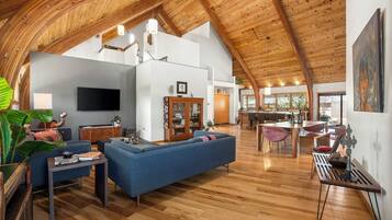 Smart TV, fireplace, DVD player, ping pong