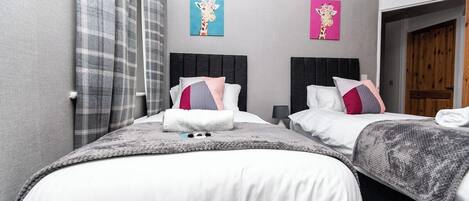 4 bedrooms, WiFi, bed sheets