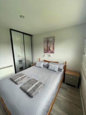 2 slaapkamers, een strijkplank/strijkijzer, wifi, beddengoed