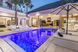 Outdoor pool - Luxury 3 bedrooms villa walking dist to the beach (Bali)