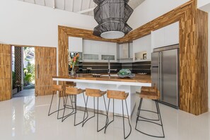 Fridge, microwave, oven, stovetop - Luxury 3 bedrooms villa walking dist to the beach (Bali)