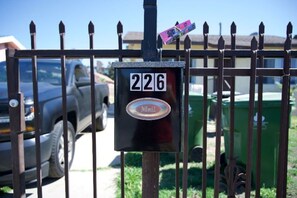 Property grounds - Nearby major all major freeways and get to your destination within minutes. (Los Angeles)