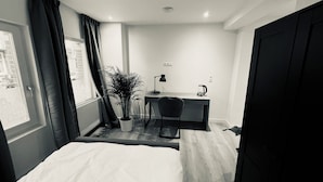 Deluxe Room | 1 bedroom, in-room safe, free WiFi - Guesthouse De Pijp (Amsterdam)