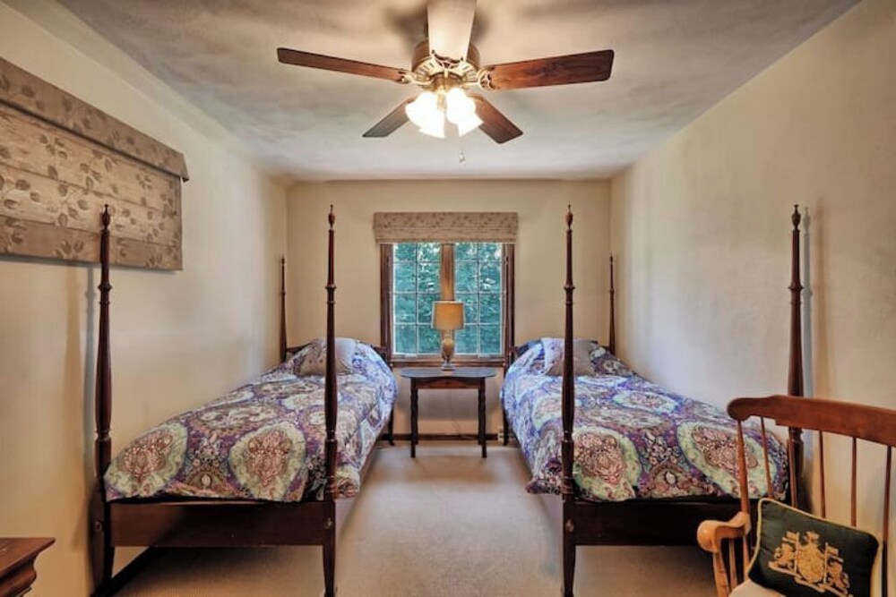 Cozy 5bd home in East Moline with lots of extras! East Moline Vrbo