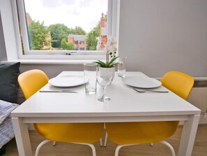 Dining - Modern studio - Close to City Centre! (Brimingham)