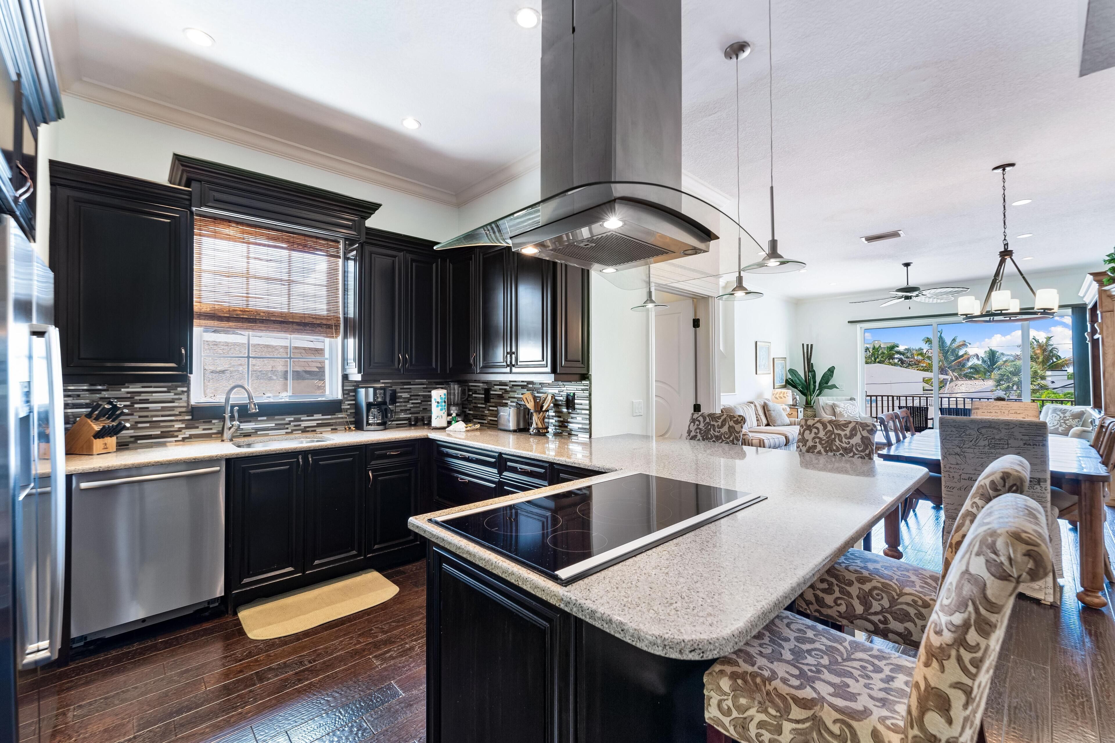 House, Multiple Beds, Partial Ocean View (100) | Private kitchen | Fridge, microwave, freezer