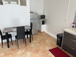 Dining - Appartement Cosy et Bien Situéappartement Cosy et Bien Situé (Fort-de-France)