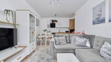 Apartment, 2 Bedrooms, Balcony | 2 bedrooms, bed sheets