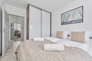 Apartment, 2 Bedrooms, Balcony | 2 bedrooms, bed sheets - Spacious Apartment by Renters (Wroclaw)