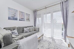 Living room - Spacious Apartment by Renters (Wroclaw)