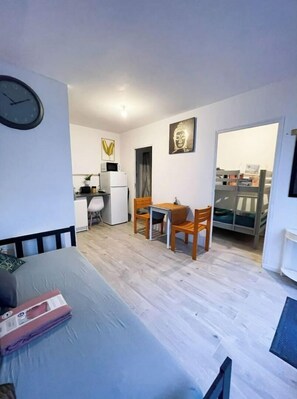 1 bedroom, WiFi, bed sheets