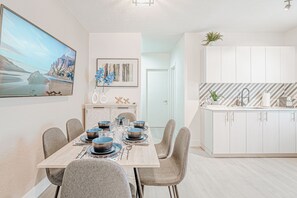 Family dining - PRAIA Hotel Boutique Miami Beach (Miami Beach)