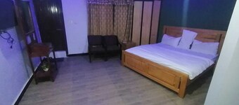 Green Valley Hotel & Restaurent 