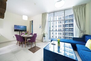 Living area - Basic Triple Room (Dubai Marina)