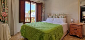 Fer et planche à repasser, accès au Wi-Fi (inclus), literie fournie