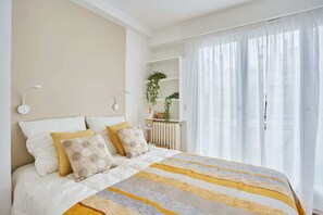 2 makuuhuonetta, silitysrauta/-lauta, ilmainen Wi-Fi, vuodevaatteet