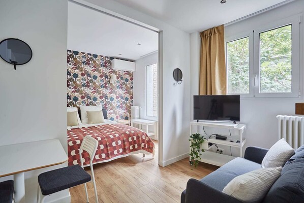 1 habitación, tabla de planchar con plancha, wifi gratis y ropa de cama 