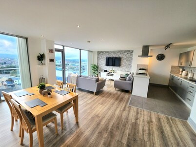 Stunning Penthouse with Balcony | Sunset Views - Pass the Keys