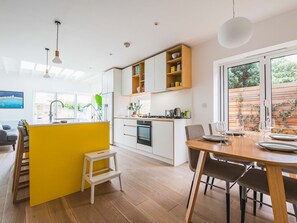 Refrigerador, microondas, horno y lavavajillas