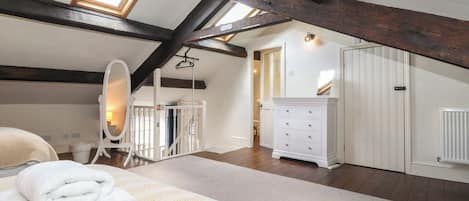 4 bedrooms, individually decorated, individually furnished, free WiFi