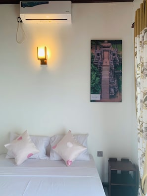 Deluxe Double Room | Individually decorated, individually furnished, laptop workspace - The kenoli's city hotek (Dambulla)