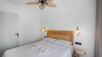 Premier Quadruple Room | Memory foam beds, free minibar, desk, laptop workspace