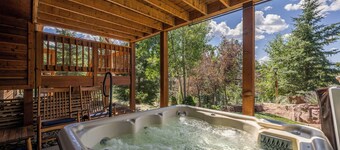Purple Mountain Chalet - Hot Tub! - Views! - Playground! - Gameroom!