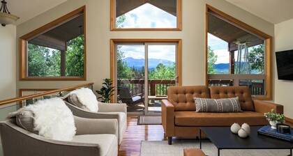 Purple Mountain Chalet - Hot Tub! - Views! - Playground! - Gameroom!