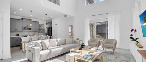 Een televisie en een stereo