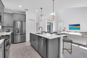 Fridge, microwave, oven, stovetop - Beautiful Spacious 5Bed Pool Home-2669PL (Kissimmee)