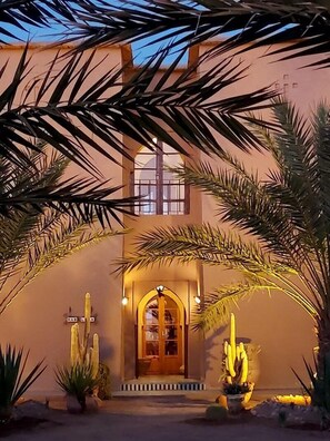 Fachada de la propiedad