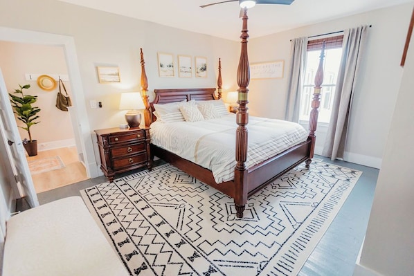 4 bedrooms, desk, iron/ironing board, travel cot