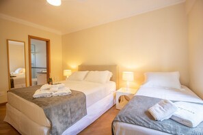 3 chambres, décoration personnalisée, ameublement personnalisé, bureau