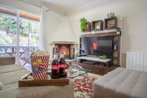TV, fireplace