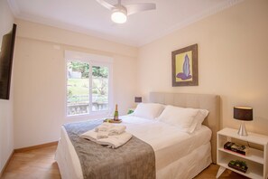 3 dormitorios, decoración individual, mobiliario individual y escritorio