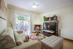 Leilighet – basic | Oppholdsområde | Peis