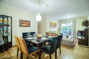Basic Apartment | Living area
