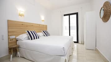 Double Room, 2 Single Beds, Balcony | In-room safe, free WiFi, bed sheets