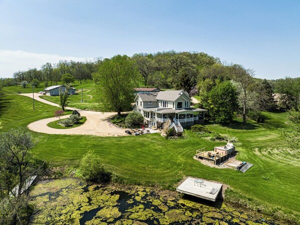 Exterior - Peace and solitude await you at Moon Valley Lodge in rural Jo Daviess County IL
(Scales Mound)
