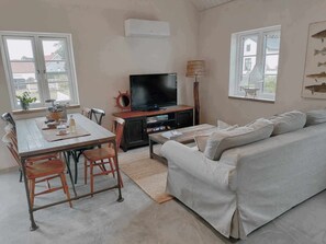 Smart TV, books - Small house in cozy village near the sea (Ystad)