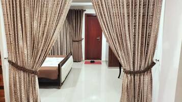 Phòng đôi Deluxe | Phòng cách âm, bàn ủi/dụng cụ ủi quần áo