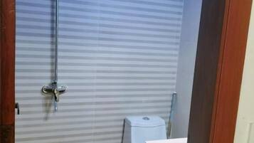 Deluxe Double Room | Bathroom | Shower, designer toiletries, towels, soap