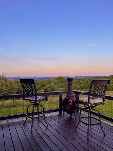 Rustic meets Modern at "The Dairy Barn" Located near I-77 and the New River