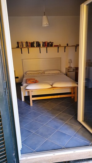 3 bedrooms, iron/ironing board, bed sheets, wheelchair access